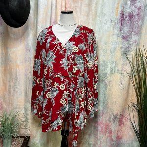 📌Suzanne Betro Beautiful Floral Top with Trumpet Sleeves